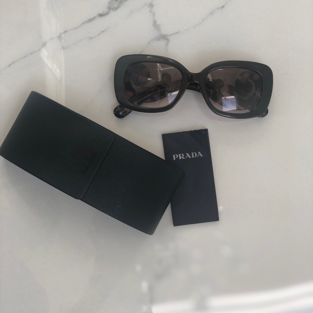💯% Authentic PRADA Baroque Square Sunglasses